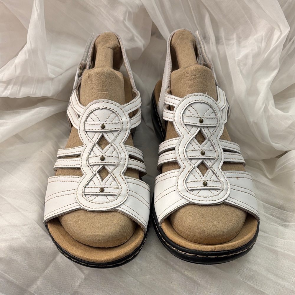 *NWT*Clarks Women’s Leisa Janna White Sandals Size 8.5M